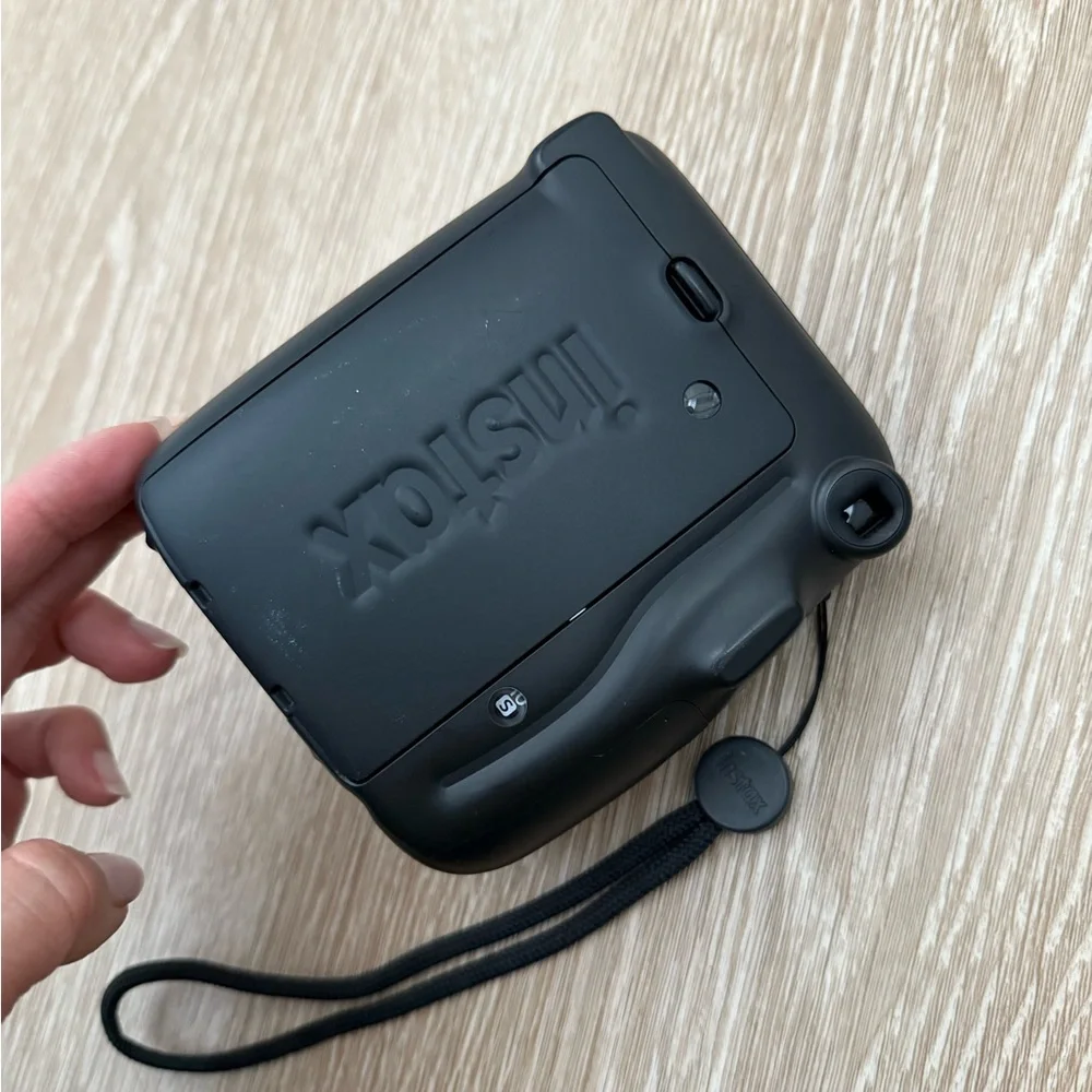 Instax Mini 11 Charcoal Instant Camera broken*
